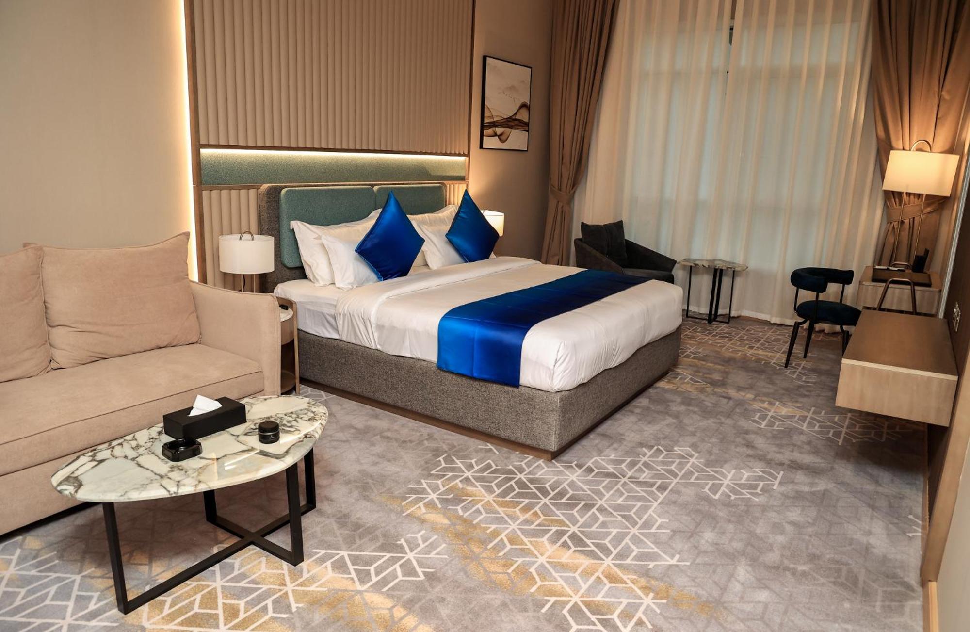 Family Room One King Bed Sofa Bed Non-Smoking