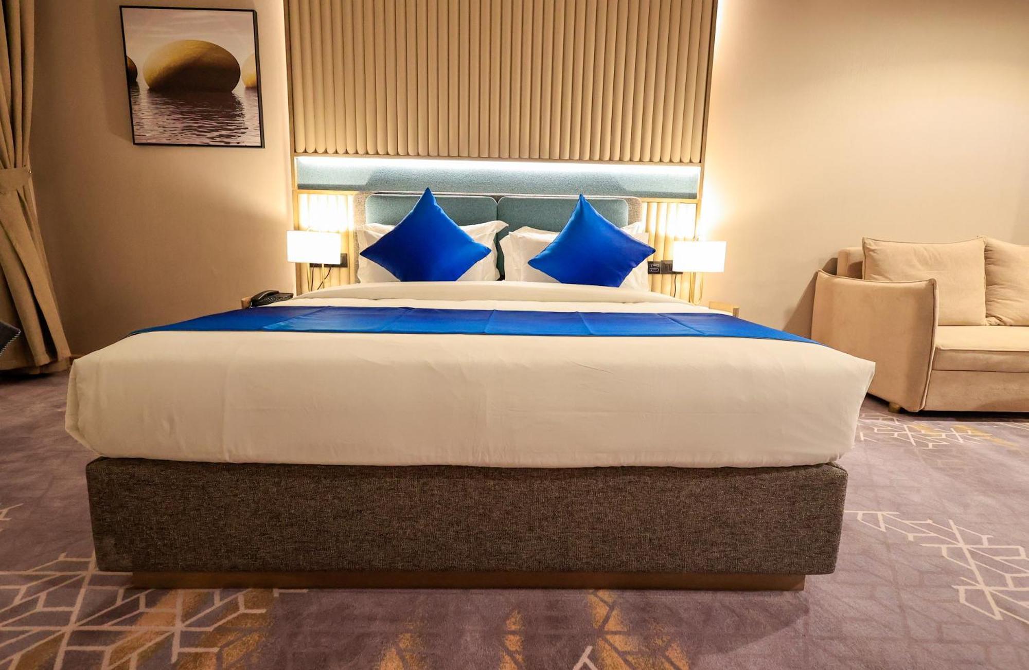 Family Room One King Bed Sofa Bed Non-Smoking